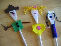 three-wooden-spoon-puppets-006.jpg
