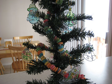 tree-with-ornaments-059.jpg