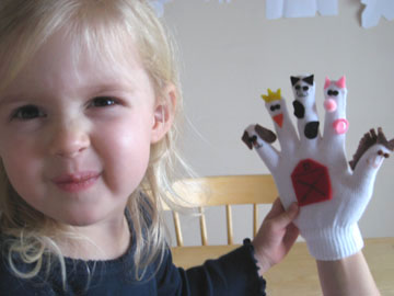 front-winter-glove-puppets-046.jpg