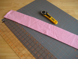 pink-cut-no-sew-fleece-scarf-001.jpg