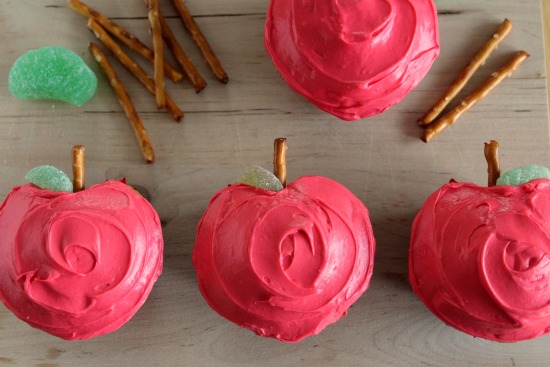 Make Apple-Shaped Cupcakes