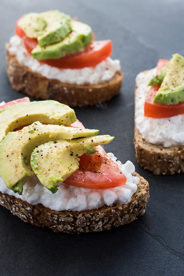 Avocado Toast with Cottage Cheese and Tomatoes