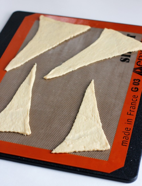Baking Crescent Rolls into Holiday Trees @makeandtakes.com