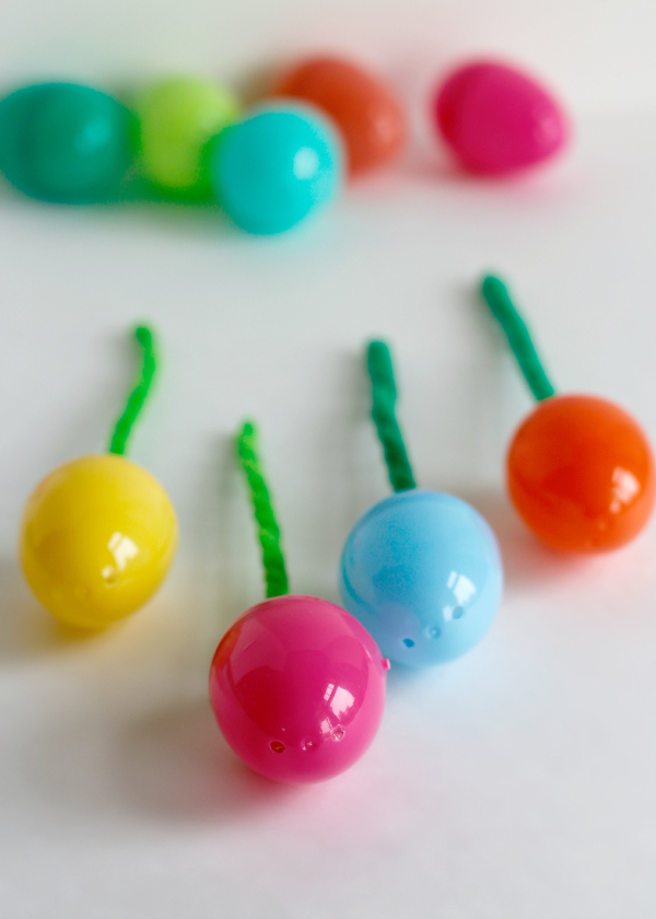 Craft Pipe Cleaner and Plastic Egg Flowers