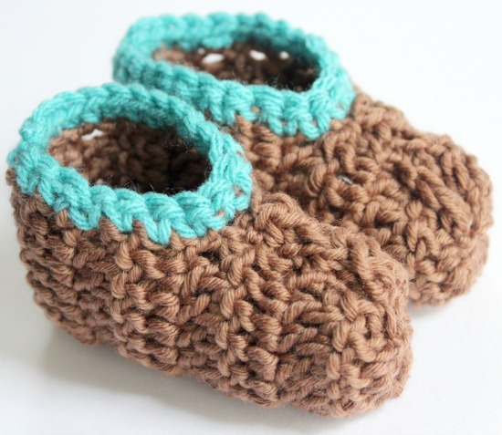 Crochet Baby Booties makeandtakes.com