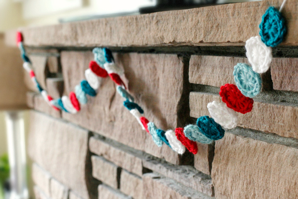 Crochet Circle Garland for the Holidays
