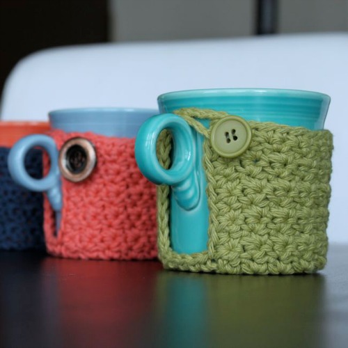 Crochet Coffee Cozy with Handle Pattern by micahmakes.com