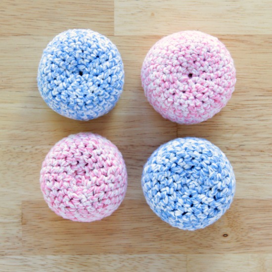 Crochet Hacky Sack Tutorial by @handsoccupied.com for @makeandtakes.com