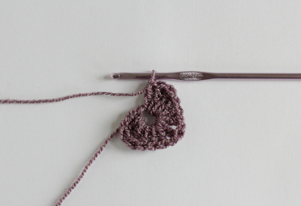 Crochet Heart Chain Ribbon Tutorial 6