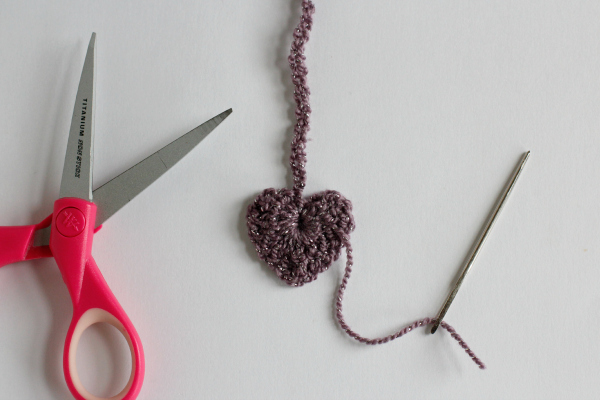 Crochet Heart Chain Ribbon Tutorial Finishing