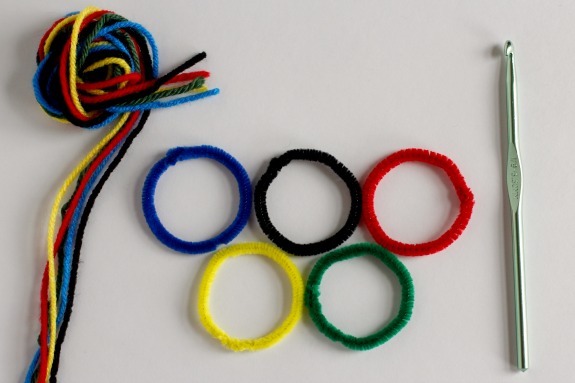 Crochet Olympic Rings with Pipe Cleaner @makeandtakes.com