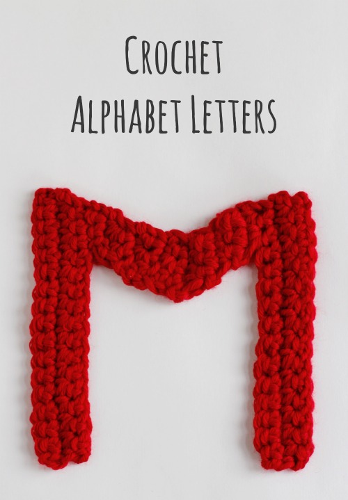 Crochet Alphabet Letters Pattern @makeandtakes.com #crochetaday