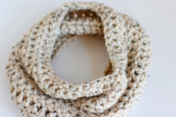 Crochet This Chunky Cowl in a Day @makeandtakes.com #crochetaday