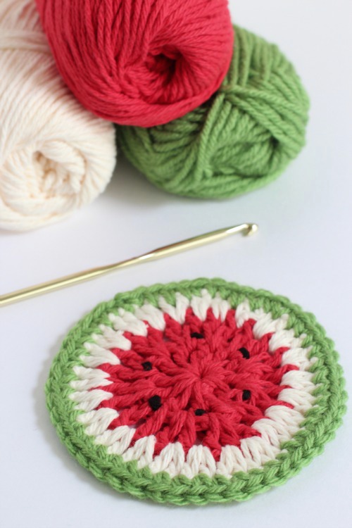 Crochet Watermelon Coasters makeandtakes.com