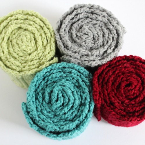 Crocheting Simple Scarves makeandtakes.com