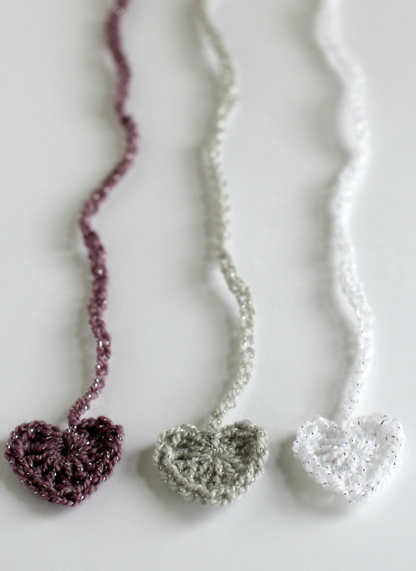 Cute Crochet Heart Chain Ribbon Tutorial