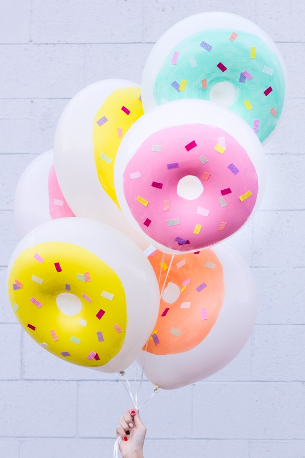 http://www.makeandtakes.com/wp-content/uploads/DIY-Donut-Balloons6-600x900.jpg