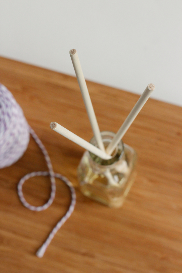 Decorating Reed Diffuser Jars with Bakers Twine