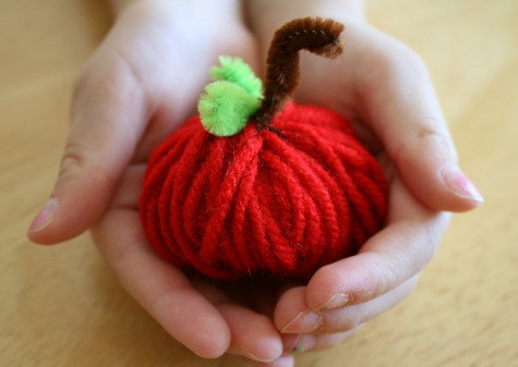 Craft Ideas Yarn on Fall Yarn Apple Kids Craft