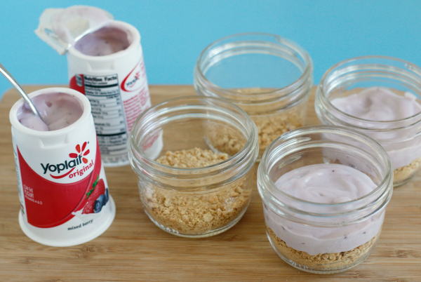filling-yogurt-into-mason-jars