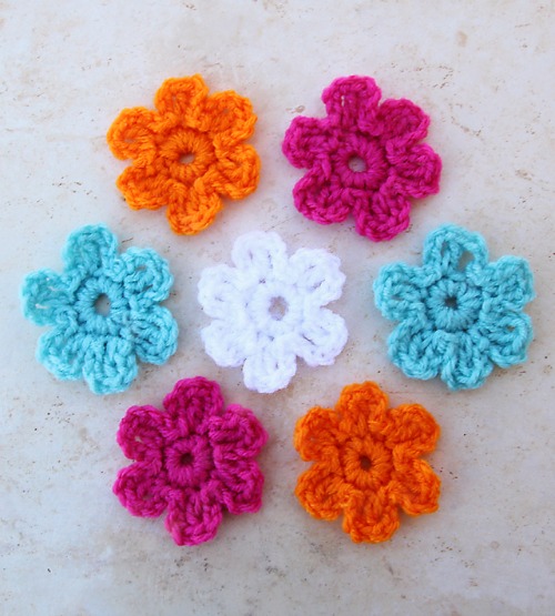Five Minute Crochet Flowers by creativejewishmom.com