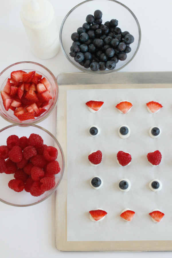 Frozen Yogurt Dots with Fresh Fruit