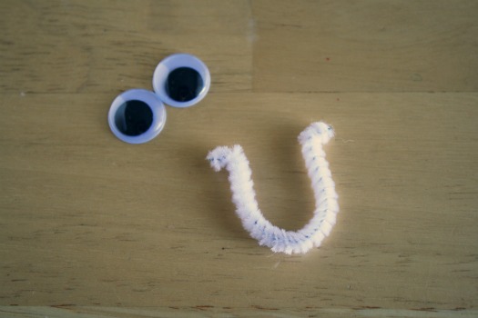 Eye-Popping Fun with a Googly Eye Finger Puppet - Make and Takes