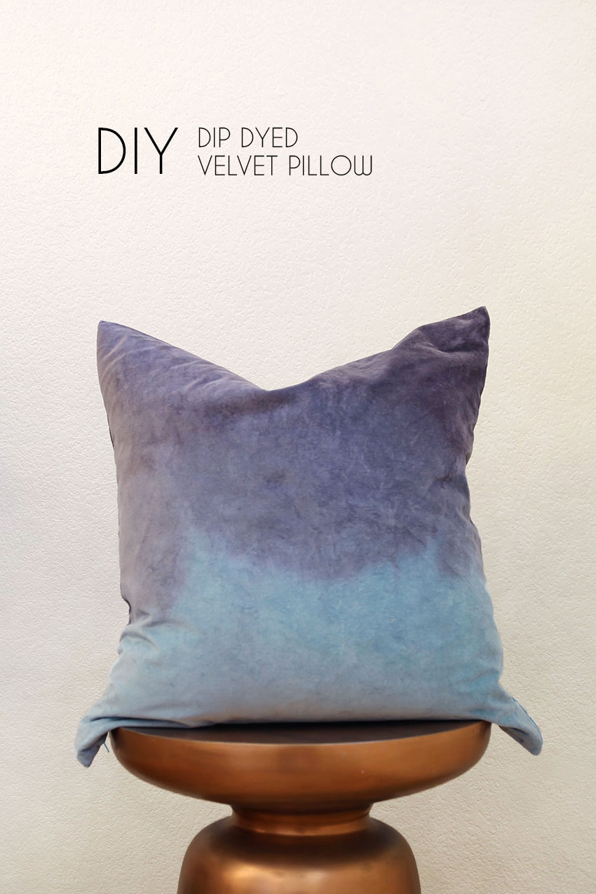 Make your own dip dyed velvet throw pillow - a quick and easy update to your home decor.