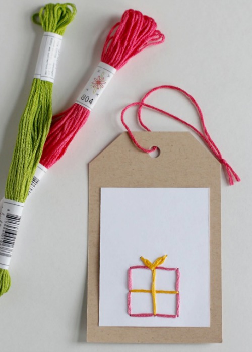 Hand Stitching DIY Gift Tags @makeandtakes.com