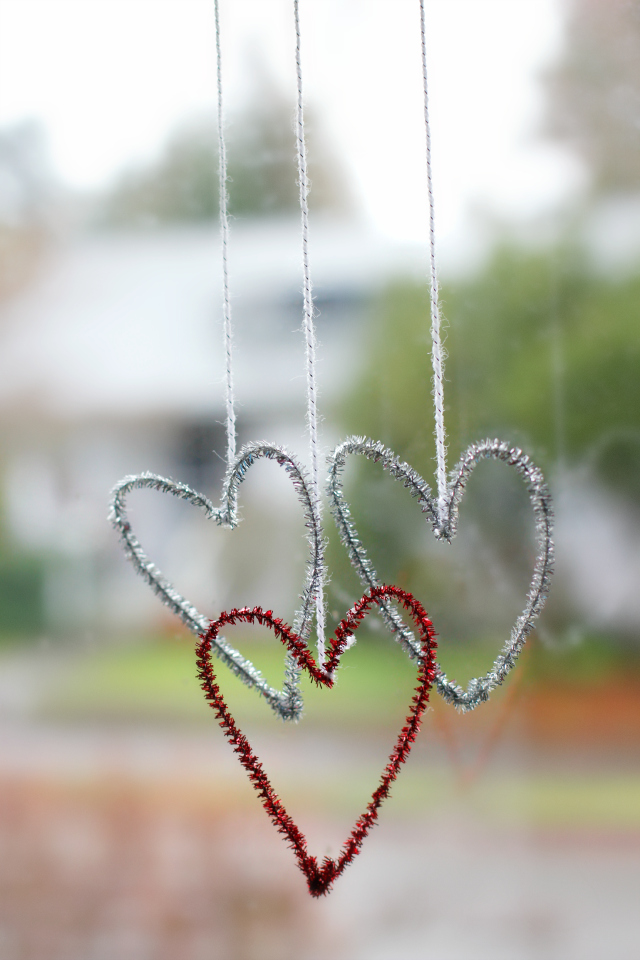 Hanging Pipe Cleaner Hearts