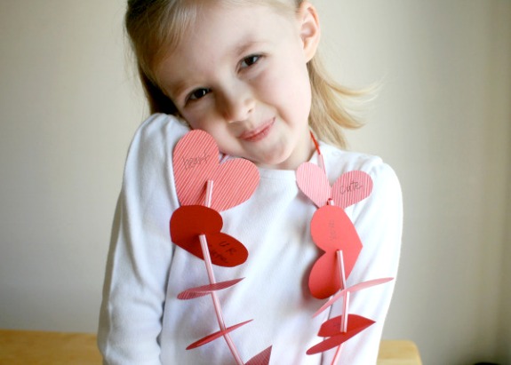 Heart Shaped Lei Necklace Craft @makeandtakes.com