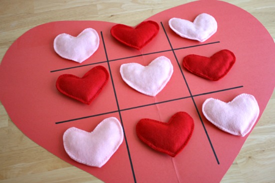 Heart Shaped Tic Tac Toe Game @makeandtakes.com