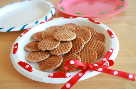 Holiday Treat Ribbon Plate