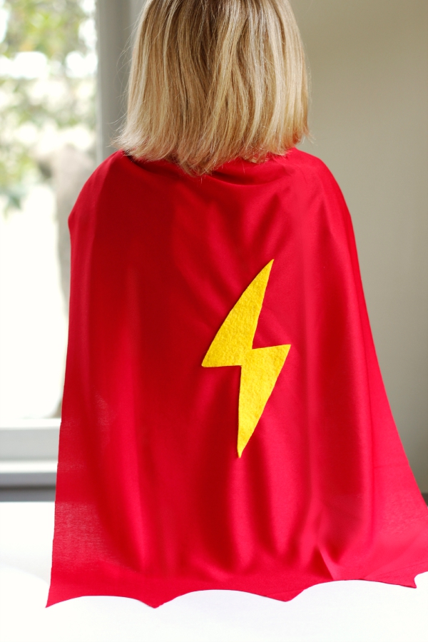 How to make a no-sew superhero cape for kids