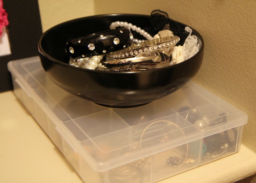 organize accessories 