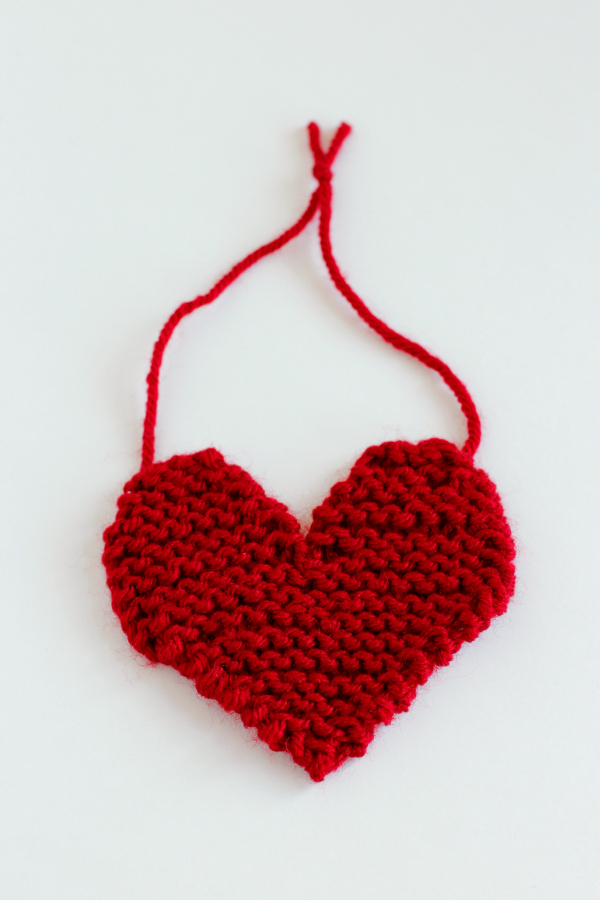 Knit-a-Hanging-Heart-for-Valentines-Day