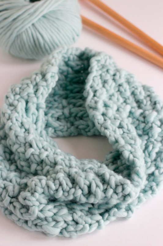 Knitting a Chunky Cowl