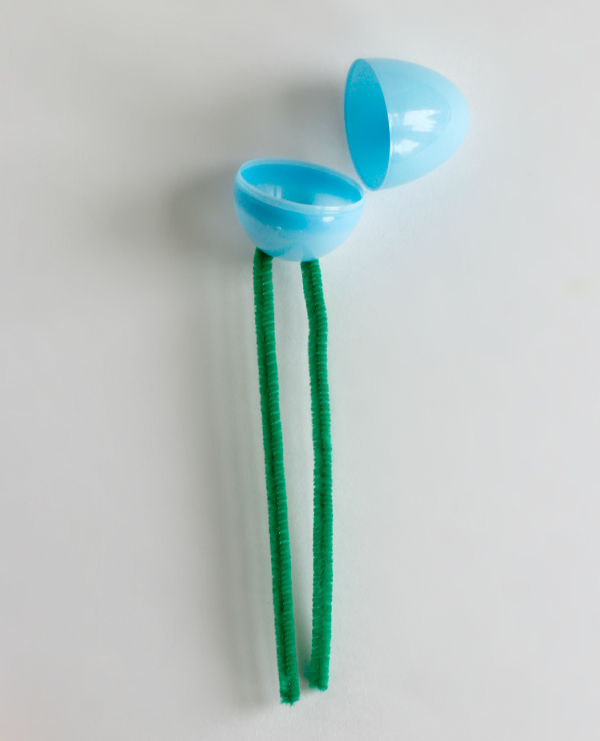 Make Pipe Cleaner Plastic Egg Flowers