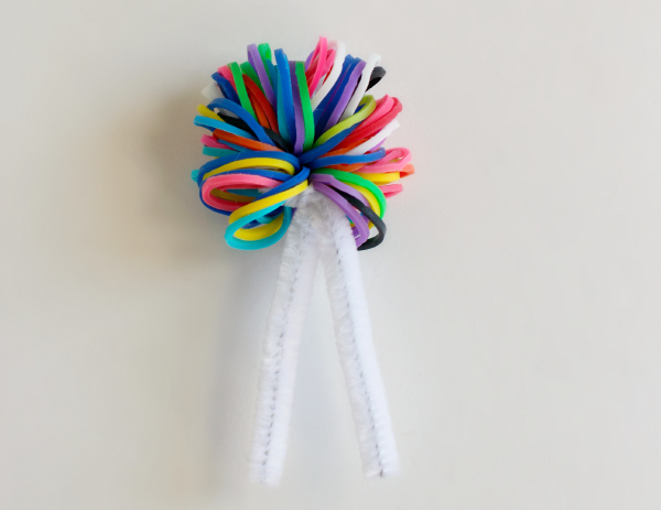 Make Pipe Cleaner Pom Poms with Rainbow Loom Bands