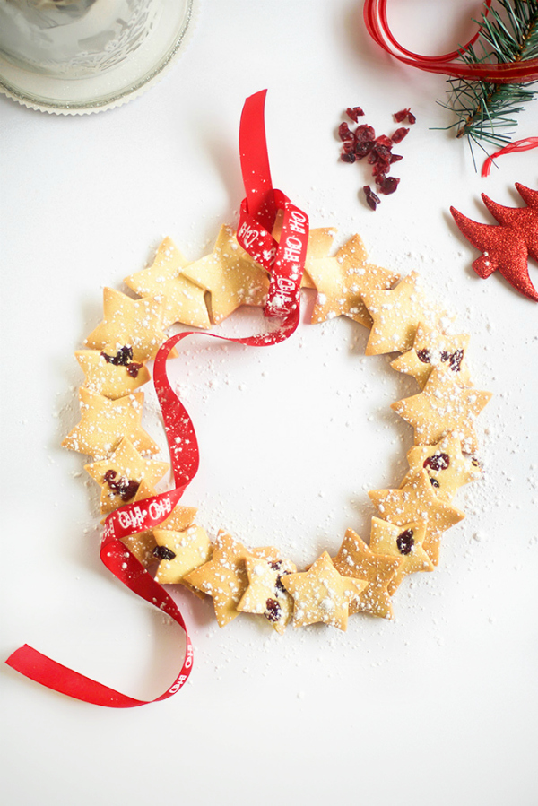 make-a-christmas-shortbread-star-wreath