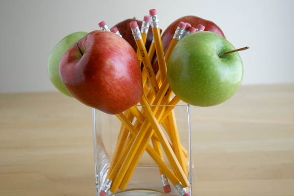 Make an Apple Pencil Bouquet for a Teacher Gift