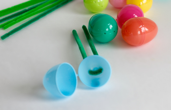 Making Plastic Easter Egg Flowers