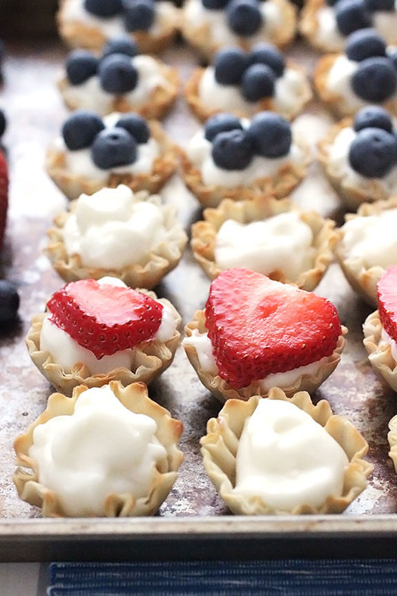 Mini Berry American Flag Tarts, YUM!