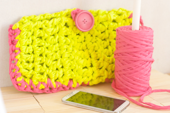 Neon Crochet Summer Clutch from T-shirt Yarn