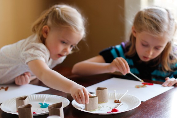 Painting with Paper Tubes and Qtips @makeandtakes.com