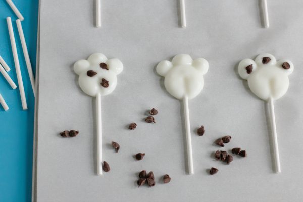 paw-print-yogurt-pops-snack