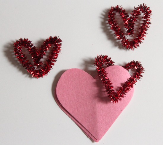 Pipe Cleaner Heart Clips makeandtakes.com