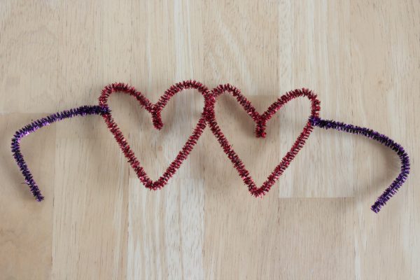 These Lovely Pipe Cleaner Hearts Are Simple For Kids To Make