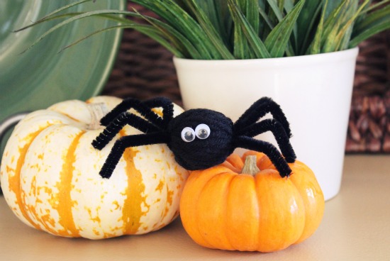 Pipe Cleaner and Yarn Spiders from Make and Takes