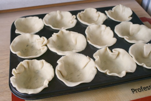 http://www.makeandtakes.com/wp-content/uploads/Pumpkin-Pie-Muffin-Tin-Crust.jpg